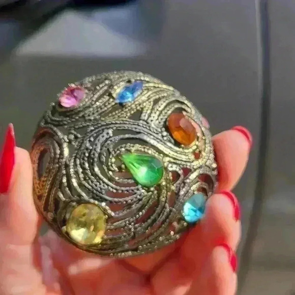 Antique Silver Tone Dome Shaped Rhinestone Swirled Circle Brooch - Picture 10 of 11